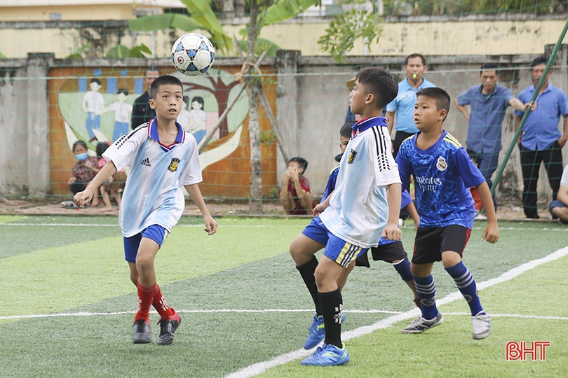 Trao thưởng Giải Bóng đá học sinh tiểu học Can Lộc