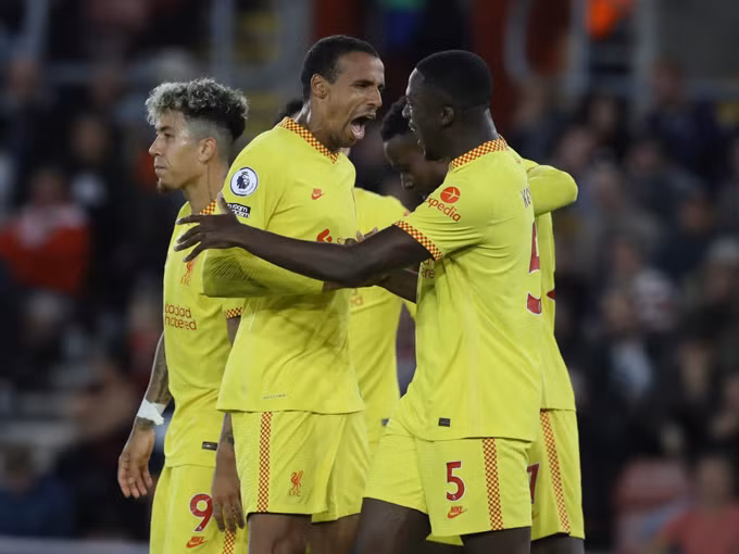 Kết quả Southampton 1-2 Liverpool: The Kop quyết đua vô địch tới vòng cuối