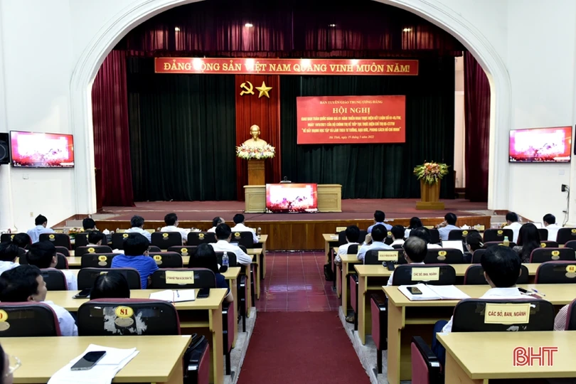 Phát huy vai trò, trách nhiệm của cán bộ, đảng viên trong học tập và làm theo gương Bác