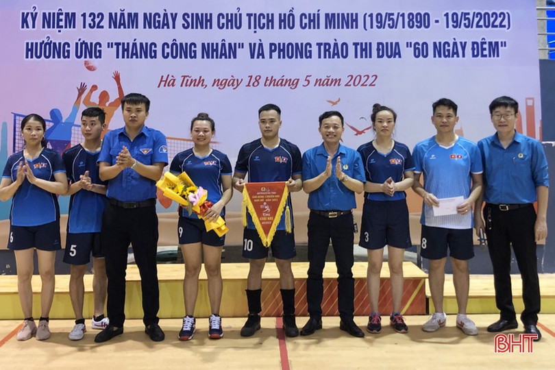 Công ty CP Chăn nuôi vô địch Giải Bóng chuyền hơi Mitraco Hà Tĩnh