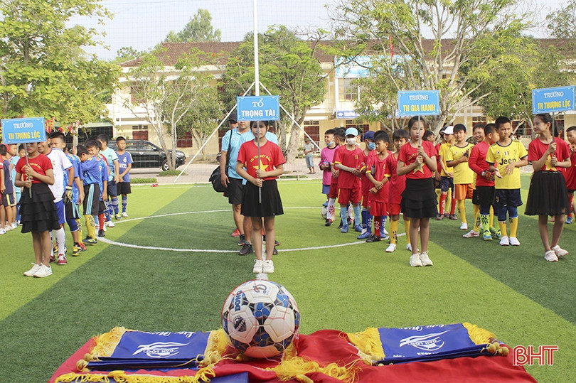 Trao thưởng Giải Bóng đá học sinh tiểu học Can Lộc