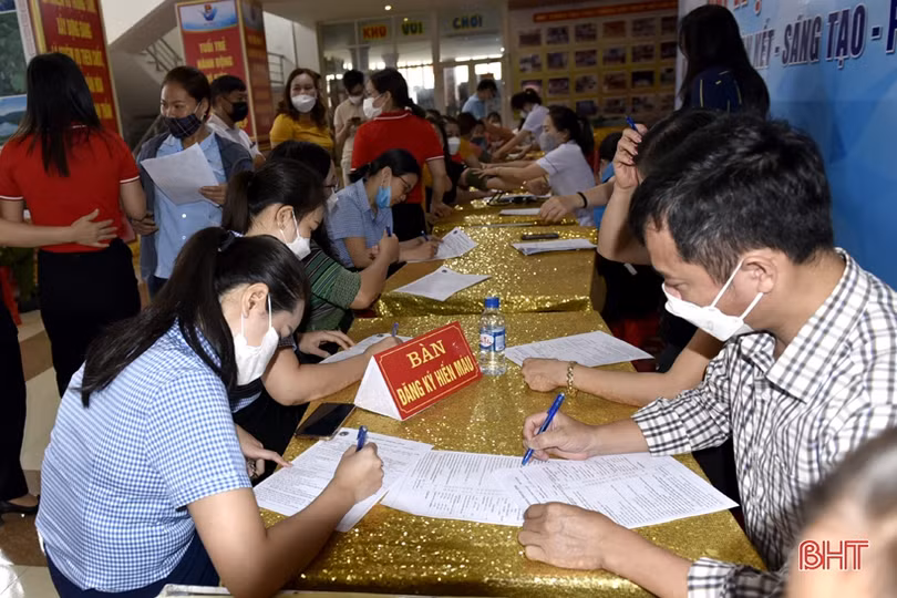 Tiếp nhận 304 đơn vị máu tại ngày hội hiến máu tình nguyện ở TX Hồng Lĩnh