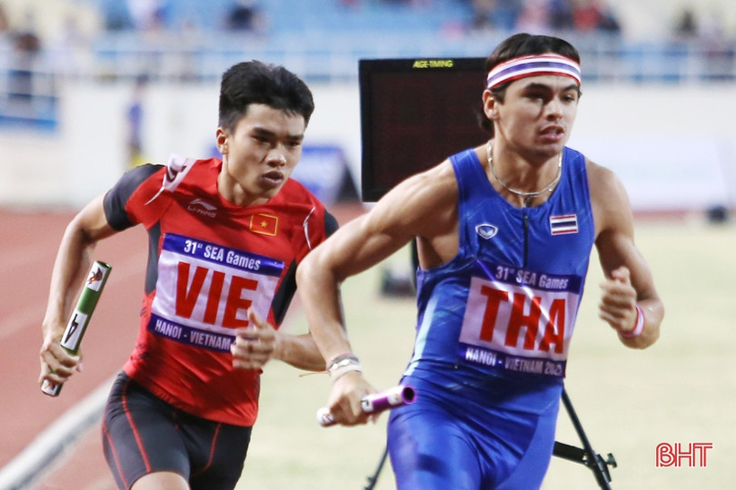 Cặp VĐV người Hà Tĩnh cùng đồng đội giành huy chương bạc điền kinh SEA Games 31