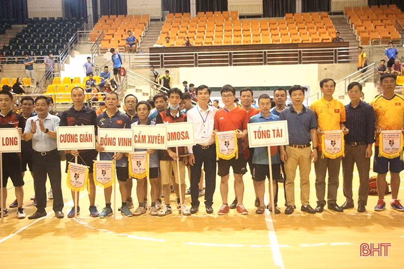 Khởi tranh Giải Bóng bàn CLB Thành Đông mở rộng lần thứ nhất