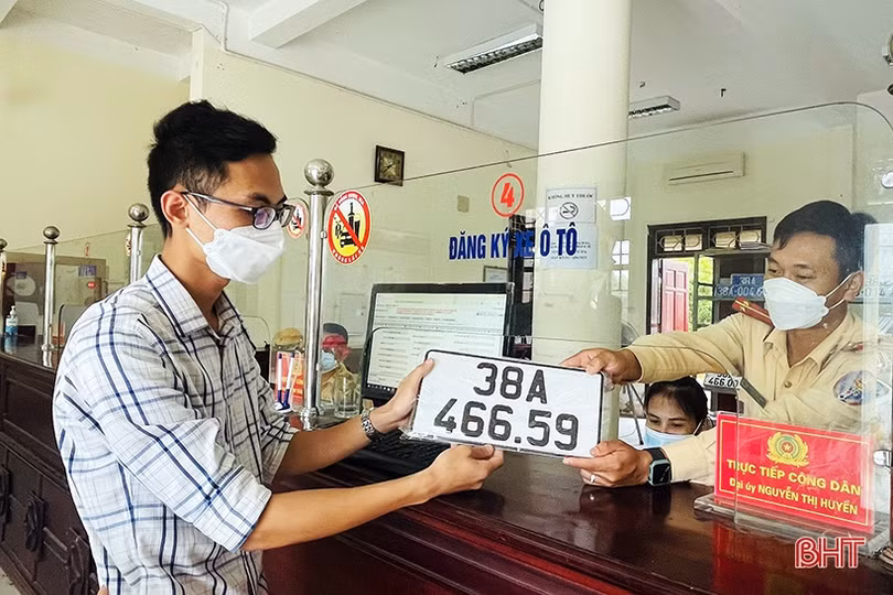 Người dân Hà Tĩnh thuận tiện hơn khi đăng ký ô tô, xe máy tại công an huyện, xã
