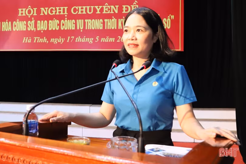 Trang bị kiến thức văn hóa công sở, đạo đức công vụ cho cán bộ, công chức Hà Tĩnh