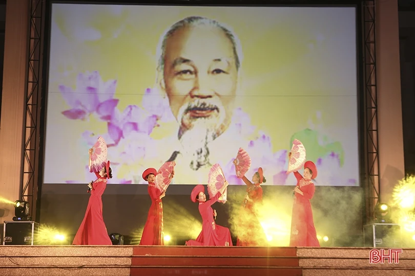 Lắng sâu dạ hội “Lời Người, lời của nước non”