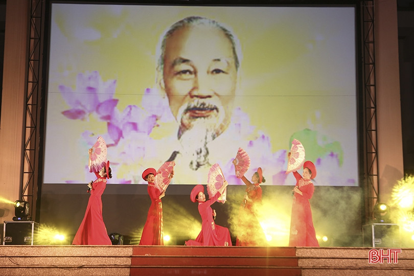 Lắng sâu dạ hội “Lời Người, lời của nước non”