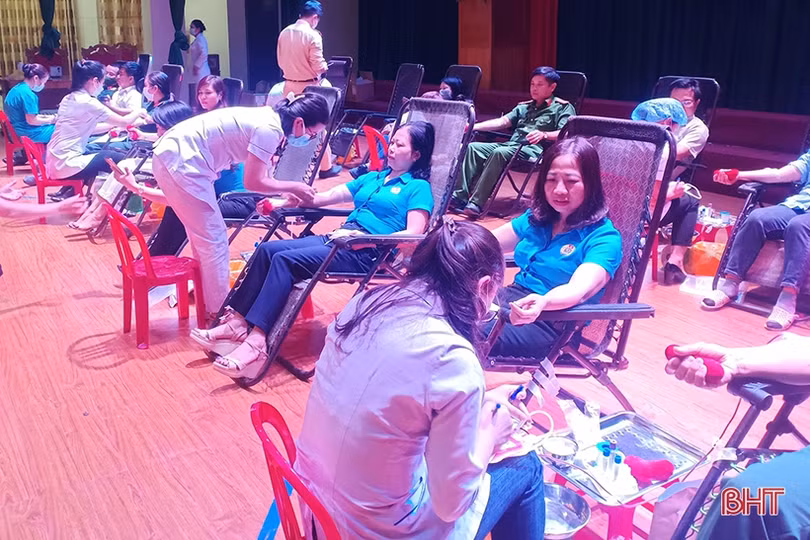 Tiếp nhận 304 đơn vị máu tại ngày hội hiến máu tình nguyện ở TX Hồng Lĩnh