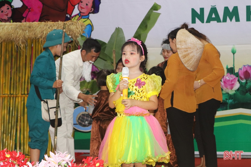 Sôi nổi hội thi “Bé mầm non kể chuyện về Bác Hồ kính yêu” ở Vũ Quang