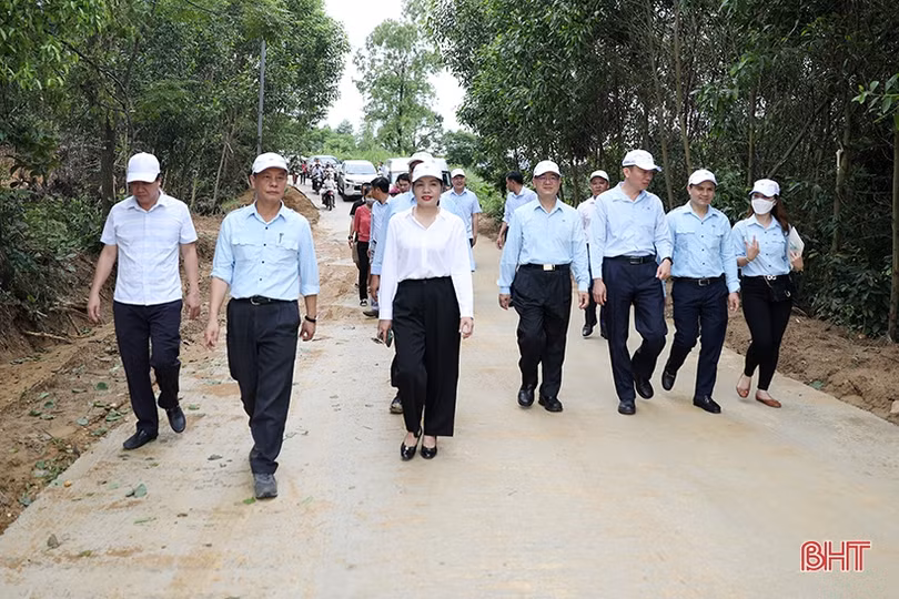 Formosa Hà Tĩnh bàn giao tuyến đường NTM trị giá hơn 1,6 tỷ đồng cho xã Kỳ Hoa