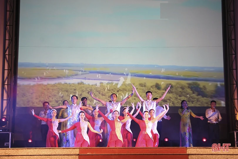 Lắng sâu dạ hội “Lời Người, lời của nước non”