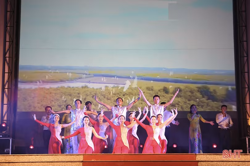 Lắng sâu dạ hội “Lời Người, lời của nước non” ảnh 7 Lắng sâu dạ hội “Lời Người, lời của nước non”