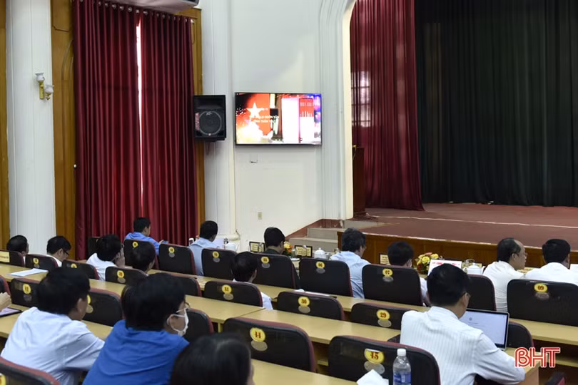 Phát huy vai trò, trách nhiệm của cán bộ, đảng viên trong học tập và làm theo gương Bác