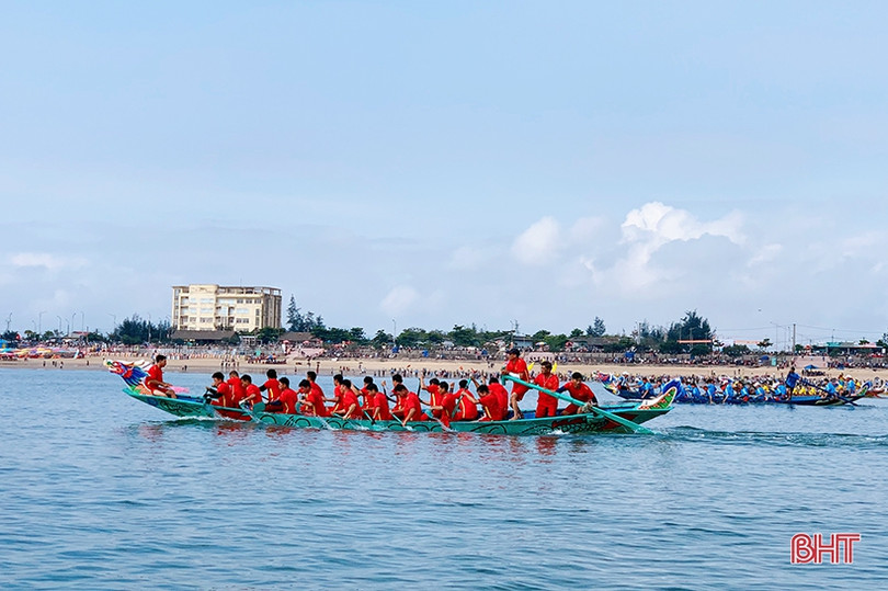 Cẩm Nhượng nhất Giải đua thuyền huyện Cẩm Xuyên