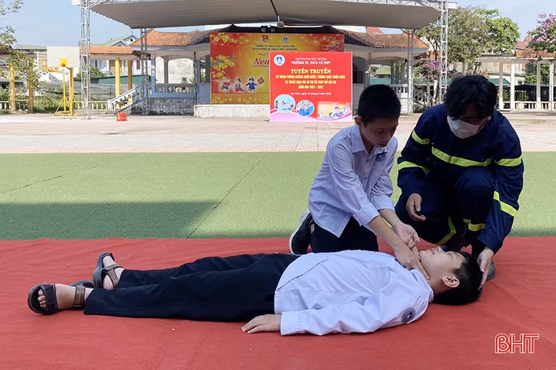 Tuyên truyền phòng chống đuối nước, PCCC cho học sinh Hà Tĩnh