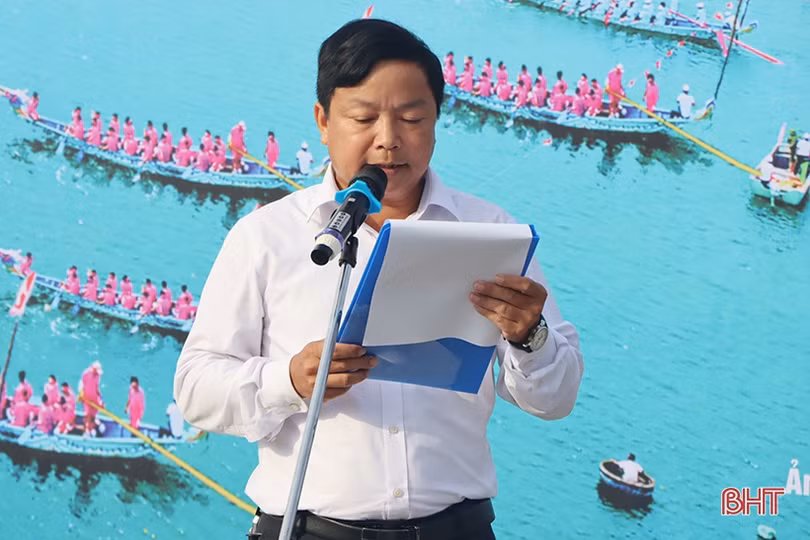 Cẩm Xuyên khai mạc giải đua thuyền mừng sinh nhật Bác