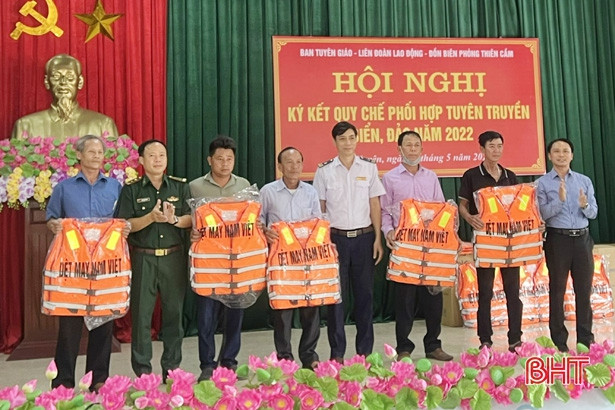 Cẩm Xuyên: Ký kết quy chế phối hợp tuyên truyền biển đảo