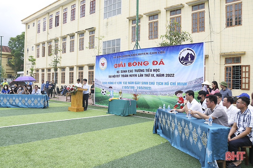 Trao thưởng Giải Bóng đá học sinh tiểu học Can Lộc