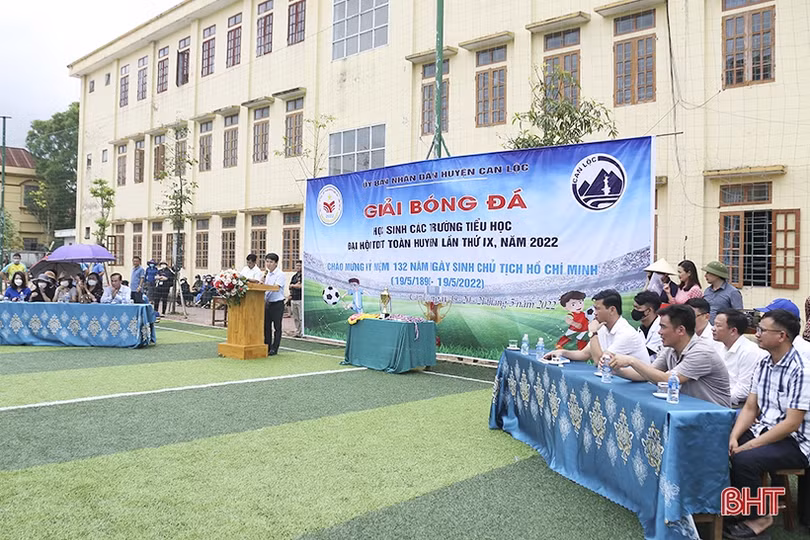 Trao thưởng Giải Bóng đá học sinh tiểu học Can Lộc