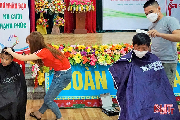 130 hộ có hoàn cảnh khó khăn ở Hương Khê tham gia hội chợ nhân đạo