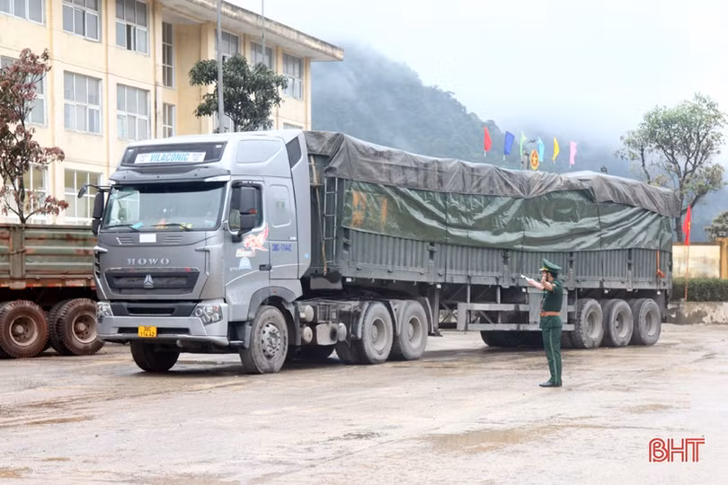 Cửa khẩu Cầu Treo - Hà Tĩnh nhộn nhịp trở lại