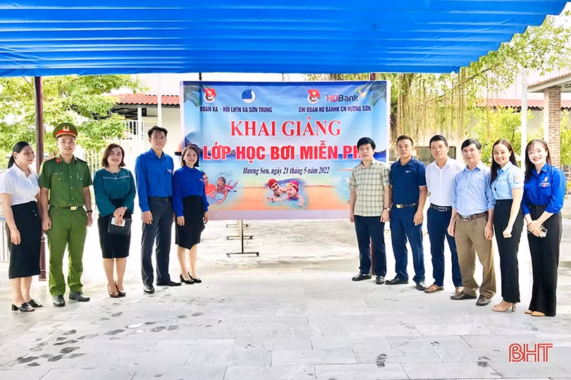 Mở lớp dạy bơi miễn phí cho trẻ em nghèo ở Hương Sơn