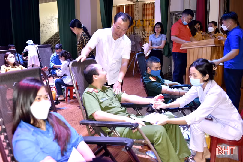 Tiếp nhận 304 đơn vị máu tại ngày hội hiến máu tình nguyện ở TX Hồng Lĩnh