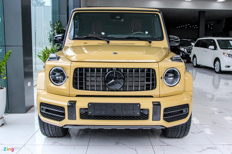 Cận cảnh Mercedes-AMG G63 màu vàng cát hiếm gặp