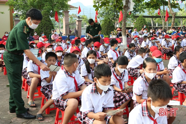 Trang bị kỹ năng phòng, chống tai nạn đuối nước cho gần 300 học sinh 