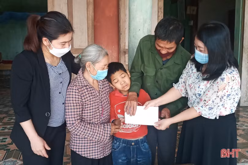 Ấm áp tình “Mẹ đỡ đầu” ở huyện Vũ Quang 