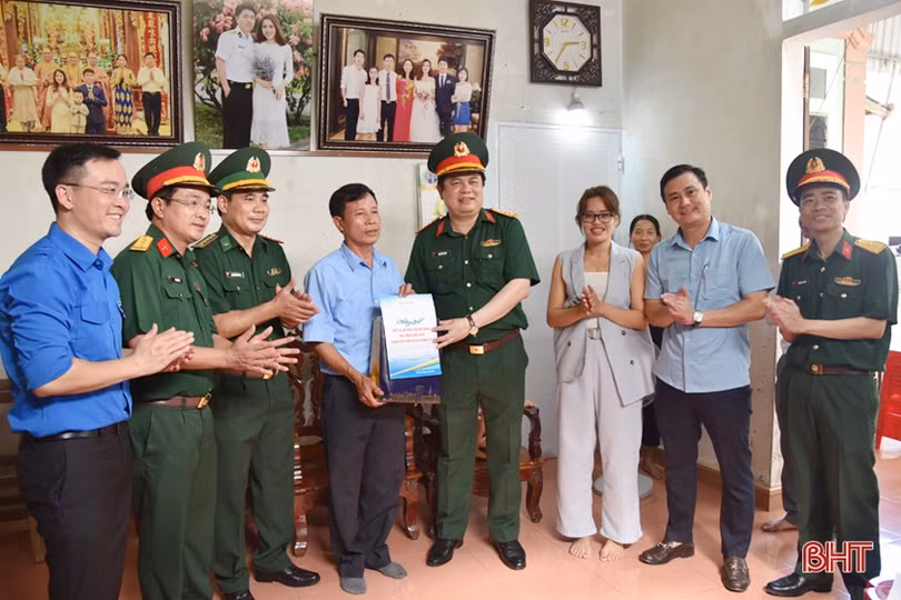 Chương trình “Tuổi trẻ với biển, đảo quê hương” trao nhiều phần quà ý nghĩa tại Lộc Hà