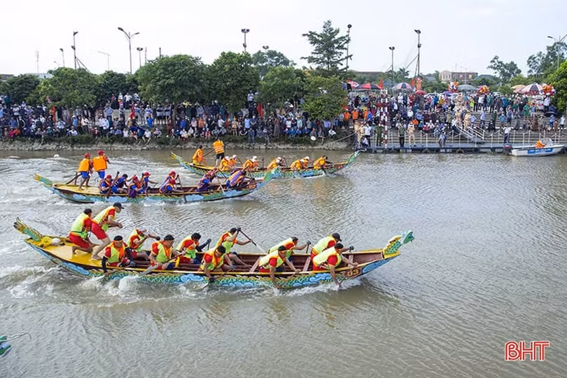 30 đội tranh tài tại lễ hội đua thuyền truyền thống trên sông Ngàn Phố