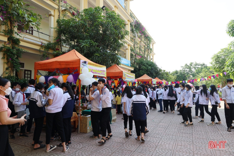 Sôi nổi hoạt động trải nghiệm tại ngày hội STEM ở Trường THCS Nam Hà