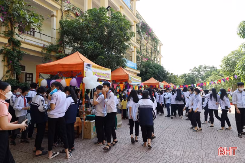 Sôi nổi hoạt động trải nghiệm tại ngày hội STEM ở Trường THCS Nam Hà