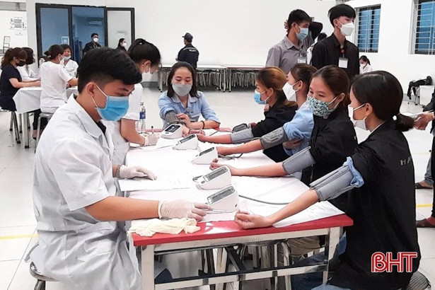 Công đoàn Hà Tĩnh tổ chức khám sức khỏe định kỳ cho hơn 10 nghìn người lao động