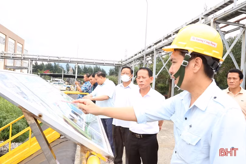 Đoàn cán bộ Thủ đô Viêng Chăn và Bôlykhămxay tham quan KKT Vũng Áng