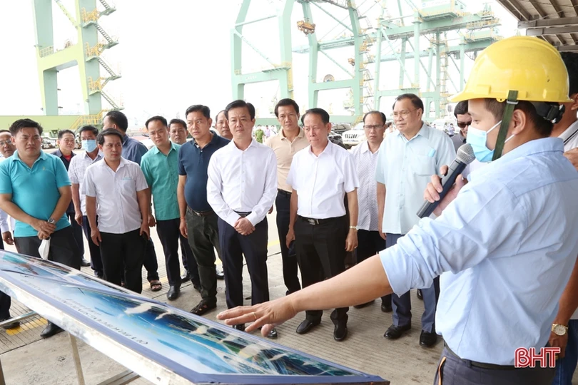 Đoàn cán bộ Thủ đô Viêng Chăn và Bôlykhămxay tham quan KKT Vũng Áng