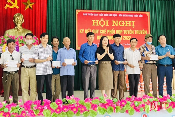 Cẩm Xuyên: Ký kết quy chế phối hợp tuyên truyền biển đảo