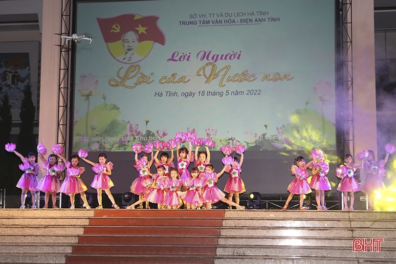 Lắng sâu dạ hội “Lời Người, lời của nước non”