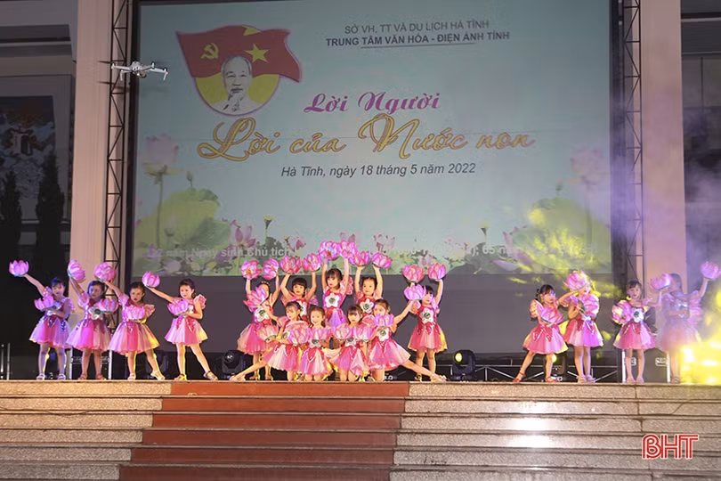 Lắng sâu dạ hội “Lời Người, lời của nước non”