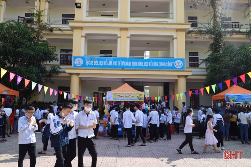 Sôi nổi hoạt động trải nghiệm tại ngày hội STEM ở Trường THCS Nam Hà