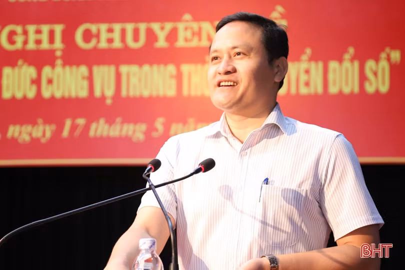 Trang bị kiến thức văn hóa công sở, đạo đức công vụ cho cán bộ, công chức Hà Tĩnh