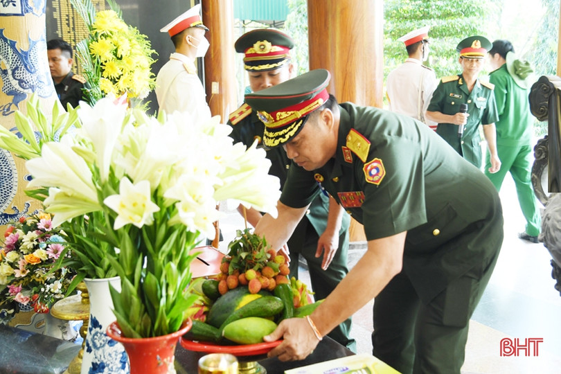 Bộ Tư lệnh Thủ đô Viêng Chăn, Bộ CHQS tỉnh Bôlykhămxay dâng hương tại Ngã ba Đồng Lộc