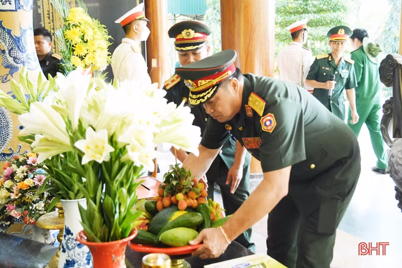 Bộ Tư lệnh Thủ đô Viêng Chăn, Bộ CHQS tỉnh Bôlykhămxay dâng hương tại Ngã ba Đồng Lộc