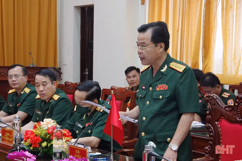 Giao ban định kỳ Bộ Chỉ huy quân sự 2 tỉnh Hà Tĩnh và Bôlykhămxay