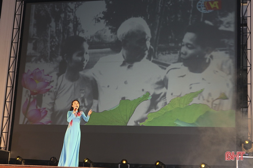 Lắng sâu dạ hội “Lời Người, lời của nước non”