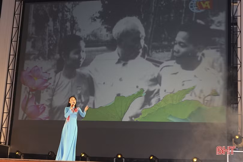 Lắng sâu dạ hội “Lời Người, lời của nước non”