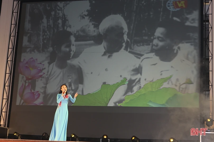 Lắng sâu dạ hội “Lời Người, lời của nước non”