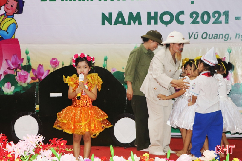 Sôi nổi hội thi “Bé mầm non kể chuyện về Bác Hồ kính yêu” ở Vũ Quang